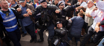 Piața Victoriei, sub asediu: imagini cu ce nu s-a văzut la TV din ciocnirile dintre protestatari și jandarmi