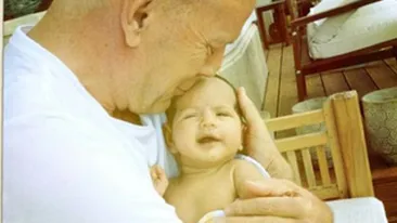 Prima fotografie cu fetita nou-nascuta a lui Bruce Willis! Starul s-a mutat cu familia la Budapesta