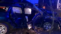 Impact devastator între un autoturism și o autoutilitară. Unul dintre șoferi este resuscitat de medici