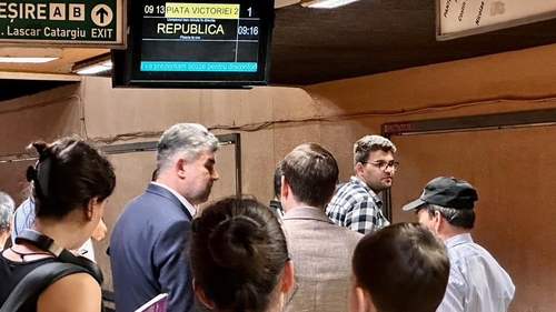 Marcel Ciolacu s-a plimbat cu metroul. Ce problemă a întâmpinat în drum spre Ministerul Transporturilor