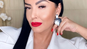 Andreea Mantea, curaj „nebun”! A luat foarfeca și s-a tuns de una singură: „Nu prea este drept, dar...”