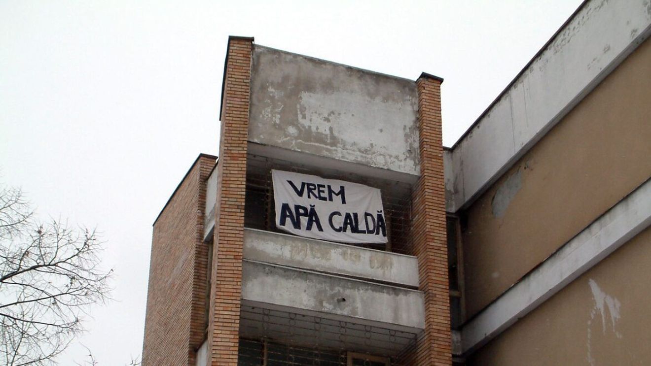 Căminele studențești din România – de la igrasie la revoltă publică