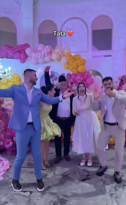 Apariție SURPRINZĂTOARE la botezul fiicei lui Culiță Sterp cu Daniela Iliescu. Pe el îl vezi extrem de rar alături de ei