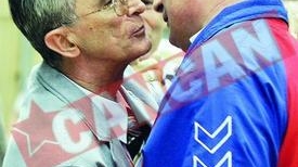 Cum l-a pocnit Tadici pe Gatu in moalele capului