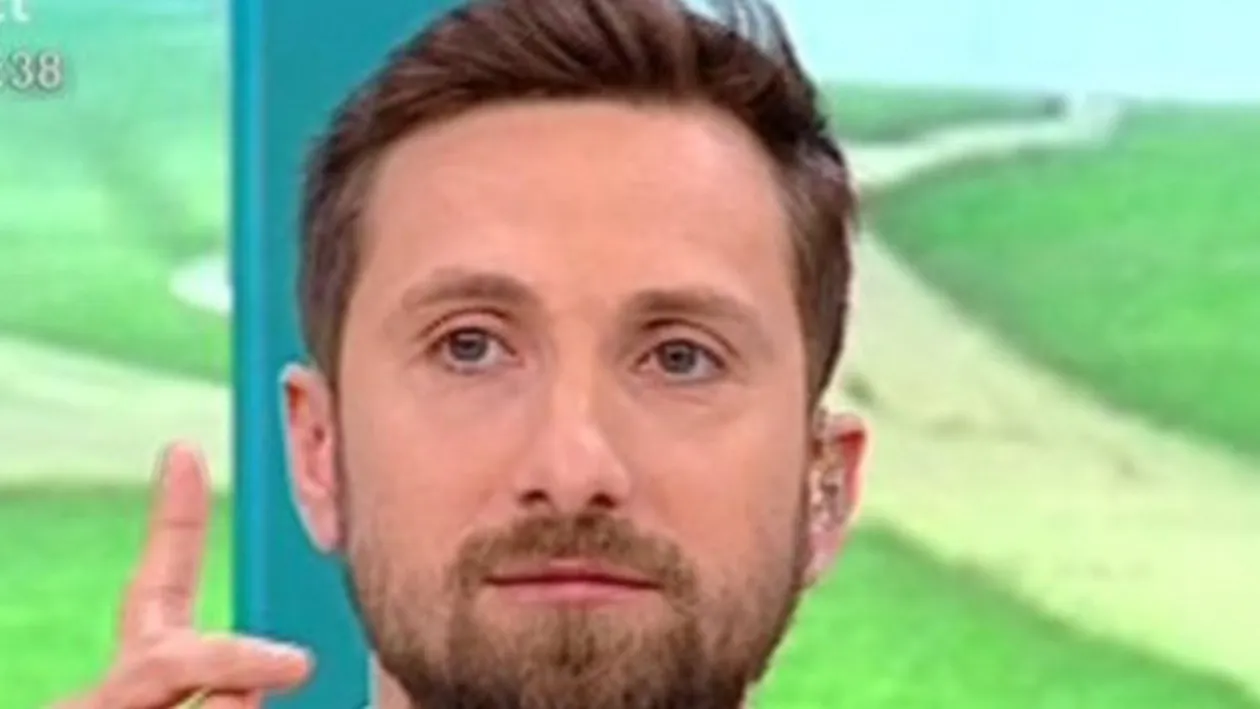 DANI OŢIL surprins cu o brunetă „goală“! Chiar el a făcut publică imaginea pe Internet!