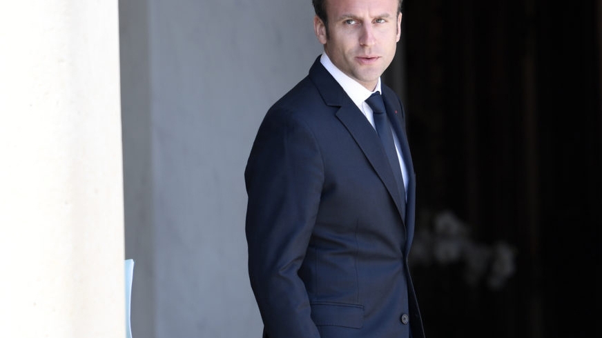 Numărul de telefon al preşedintelui Franţei a ajuns pe internet! Ce mesaje a primit Emmanuel Macron