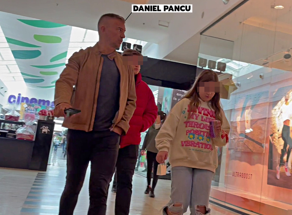 Daniel Pancu s-a relaxat la mall alături de copiii din căsătoria cu prima soție, Mihaela (Foto: CANCAN.RO)