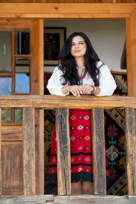 Ana Maria Ababei, frumoasa cântăreață de muzică populară de la "Ferma"