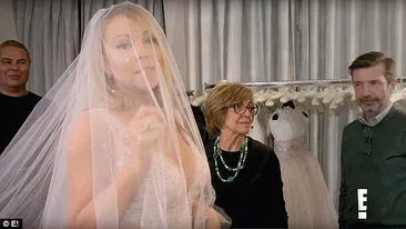 MARIAH CAREY şi-a ars rochia de mireasă de un sfert de milion de dolari pe care ar fi trebuit să o poarte la nunta cu fostul logodnic!