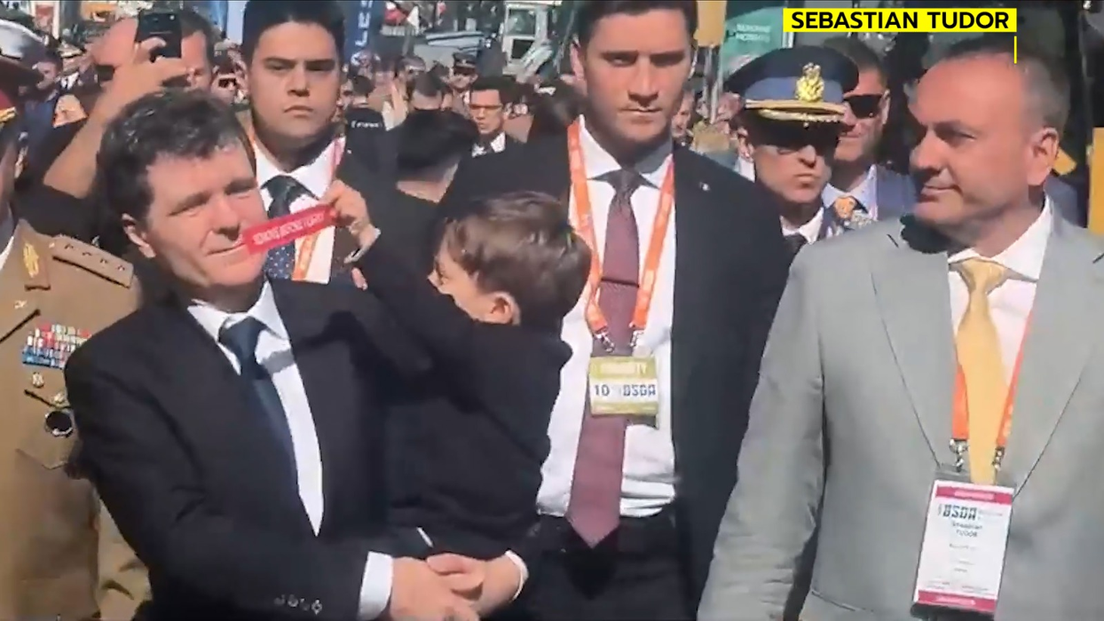 Sebastian Tudor l-a ghidat pe președintele României pe parcursul evenimentului.