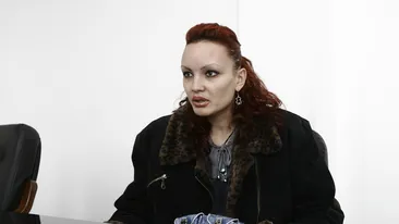 Escorta de lux, fiica ex-ambasadorului Romaniei in Venezuela, a gasit o noua modalitate de promovare. Vezi ce a scris pe pereti