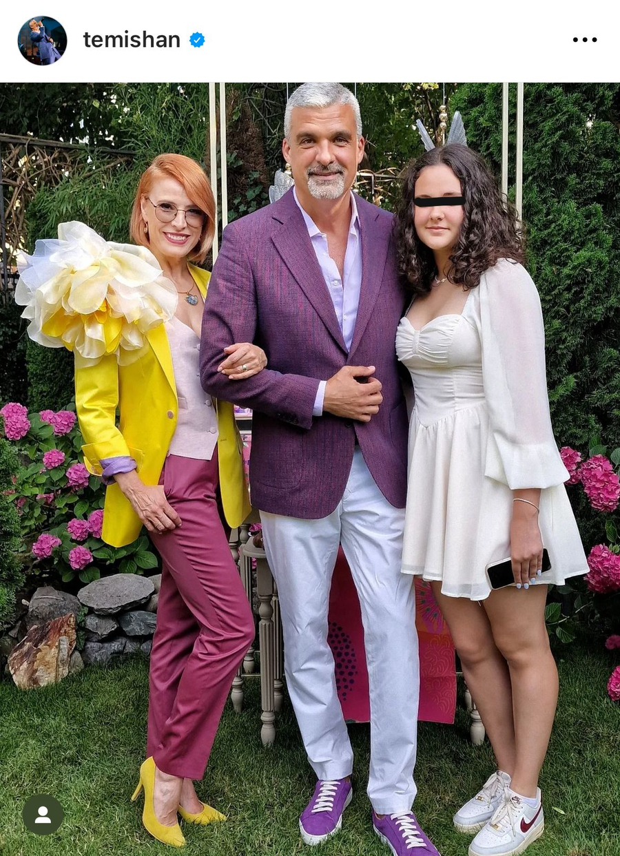 Aurelian Temisan alaturi de Monica si de fiica lor, Dora