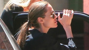 Angelina Jolie este o umbra! Transformarea incredibila de la cea mai sexy femeie in schelet ambulant!