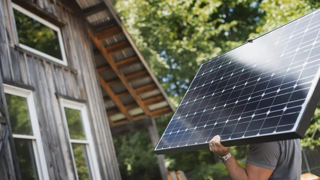 Cât costă panourile fotovoltaice pentru o casă cu 4 camere. Cât economisești dacă le instalezi