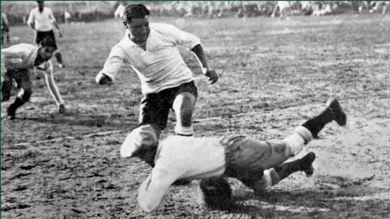 Uită de Maradona: povestea primului fotbalist care a înscris golul decisiv la Cupa Mondială, fără o mînă