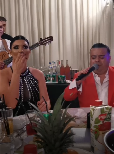 Andreea Tonciu e captivată și ea de vocea manelistului