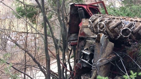 Tragedie în sat! S-a răsturnat tractorul peste el și l-a strivit