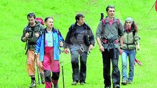 Femeia si fiul sau care au ramas blocati pe Valea Caraimanului, recuperati de salvamontisti