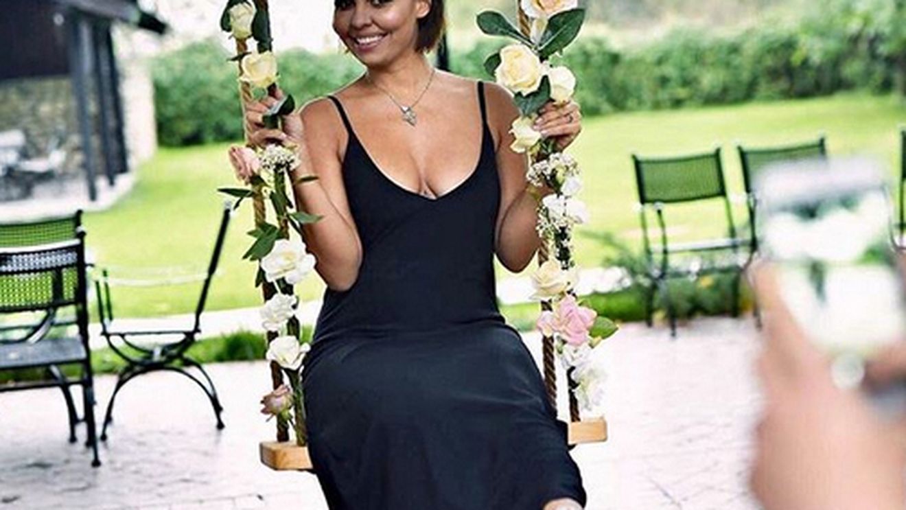 Andreea Popescu, fosta dansatoare a Deliei va deveni mămică! Chiar artista a făcut anunţul: ”Bebe”