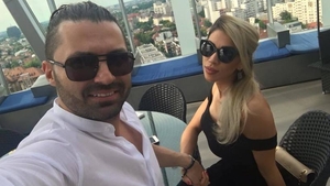 RALUCA PASTRAMĂ a înnebunit bărbaţii, după ce şi-a făcut un selfie! Cât de senzuală e soţia lui PEPE