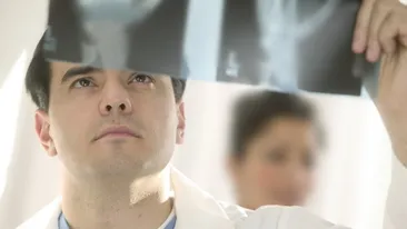 S-a dus la doctor pentru ca nu mai putea sa deschida gura! Cand i-au facut RADIOGRAFIE, medicii au INLEMNIT! Cum a ajuns acolo?