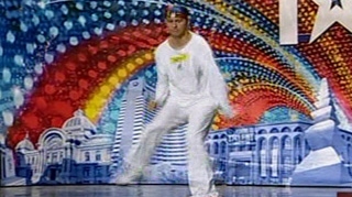 Un dansator s-a suparat pe juriul de la "Romanii au talent"! L-a amenintat pe Mihai Petre: "Poate o sa ne intalnim intr-un club si o sa iti cada paharul din mana cand o sa ma vezi"