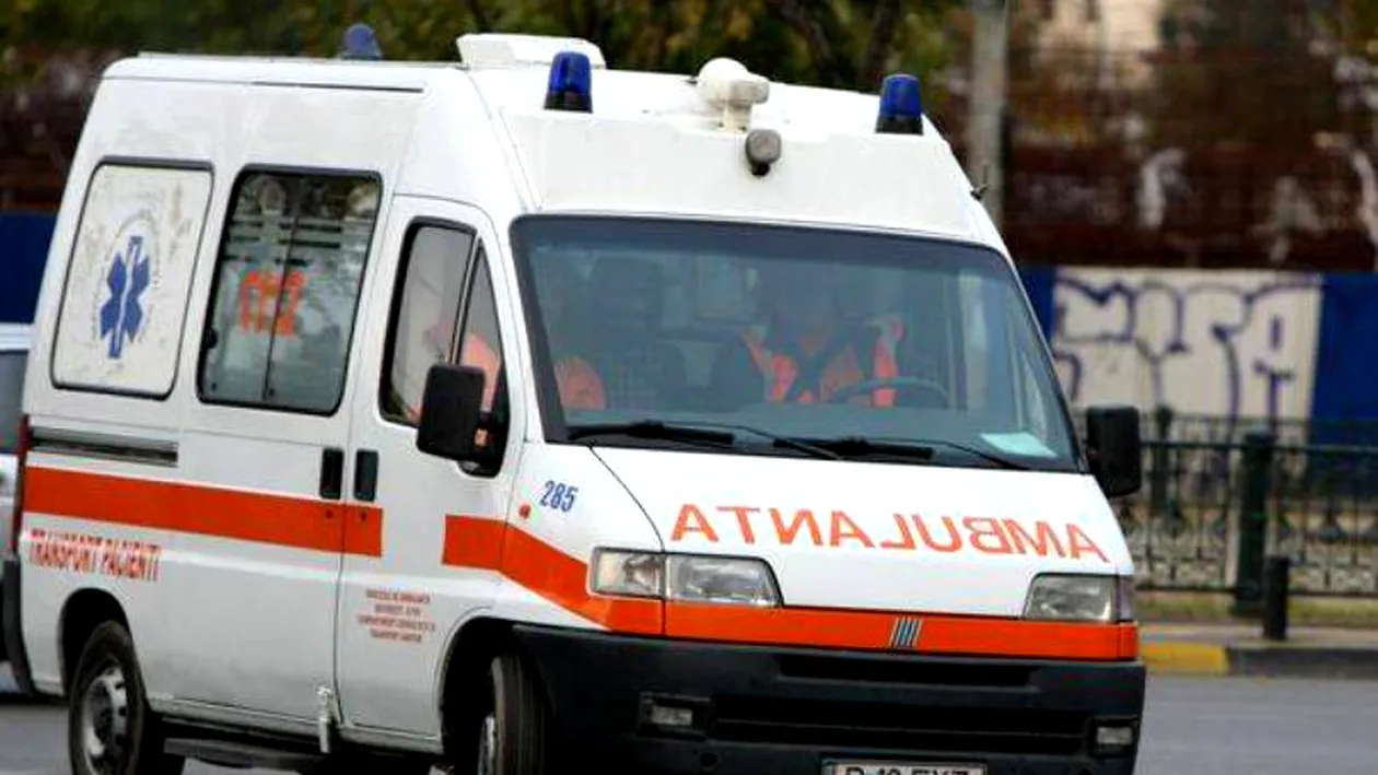 Accident în Cluj! Cinci persoane rănite după ce un microbuz s-a răsturnat