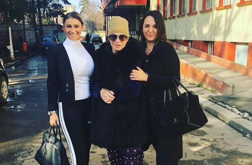 Pachete de lux la pomana de 40 de zile a Ionelei Prodan! Ce a împărțit Anamaria Reghecampf
