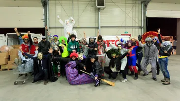 Si se mai dau oameni seriosi! Roxana Ilie si sotul ei si-au scos angajatii pe interval si s-au dezlantuit pe ritmul Harlem Shake!