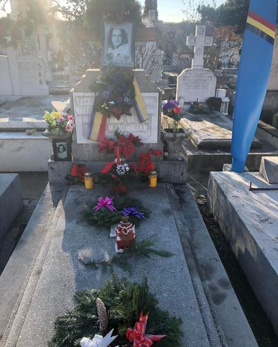 Adriana Trandafir, gest emoţionant la mormântul Stelei Popescu, în ziua în care ar fi împlinit 86 de ani