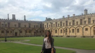 Vezi cum a ajuns o fata obisnuita dintr-o comuna din Bistrita sa studieze la cel mai tare colegiu din Oxford!