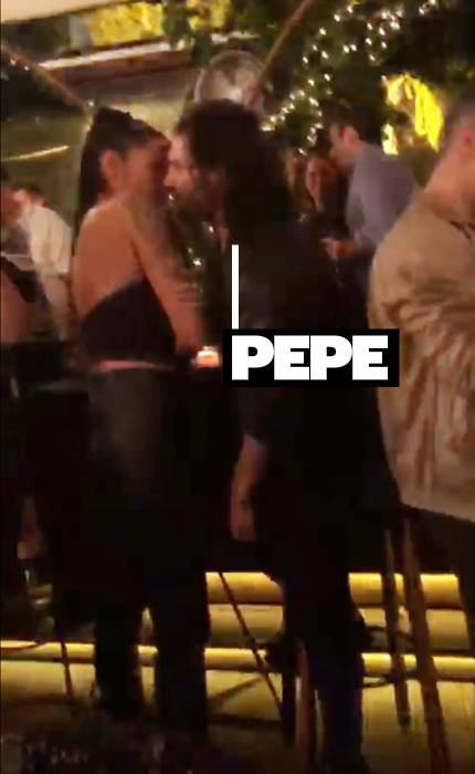 Pepe a rezistat ”eroic”  unei tatuate insistente!