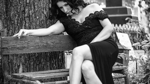De la "vaduva indurerata" la bomba sexy! Solista Leticia a pozat asa cum nu ai mai vazut-o vreodata! Uite cat de provocatoare este