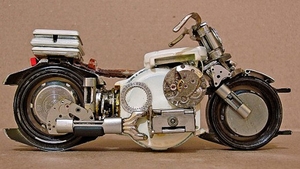 Un brazilian face motociclete in miniatura din ceasuri