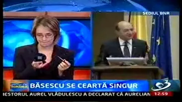 O prezentatoare de stiri de la Antena 3 s-a rujat in direct, in timpul discursului presedintelui Basescu