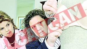 I-au scos piercingurile din sani cu patentul