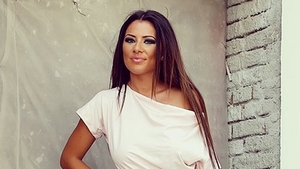 Roxana Vancea, dezbracata in mijlocul strazii! Trecatorii au inlemnit cand au vazut-o asa