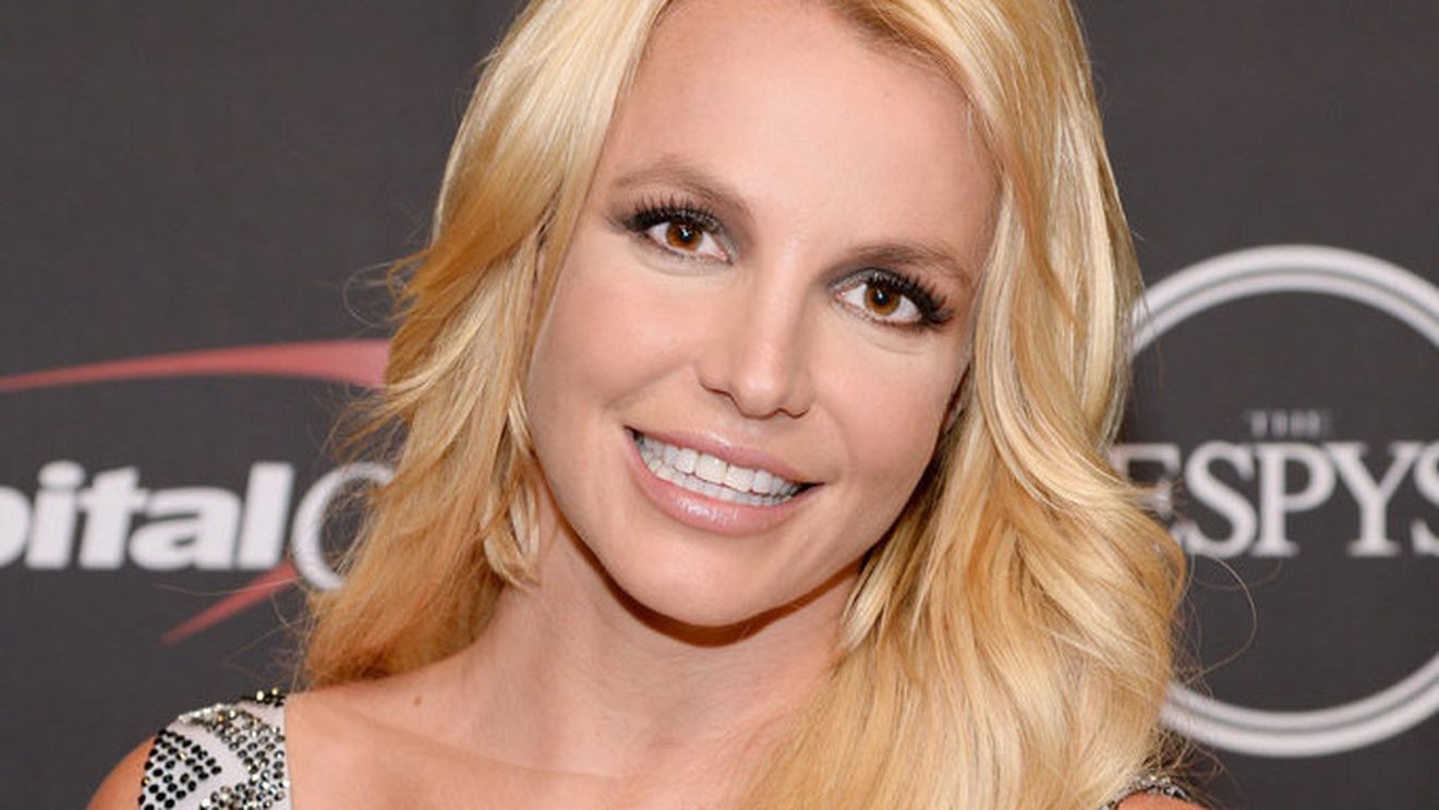 BRITNEY SPEARS se iubeşte c-un tânăr musculos! A apărut într-un videoclip al artistei, iar apoi...
