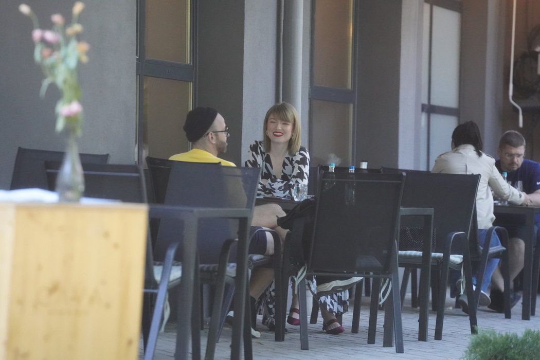 Alexandra Ungureanu și amicul ei, actorul Cătălin Anchidin