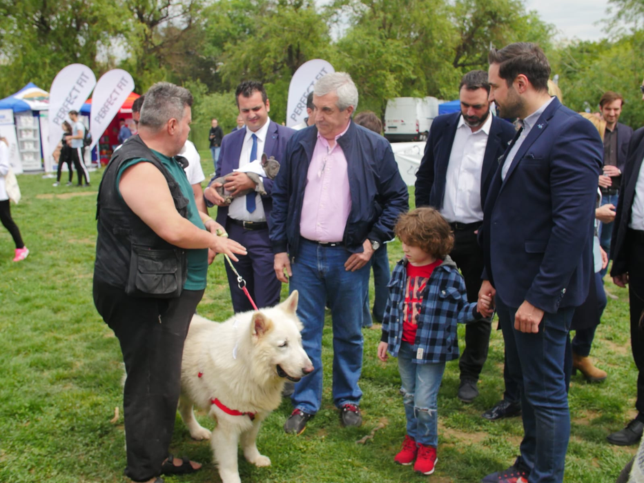 A început Euro PetFest, festivalul dedicat animalelor! Călin Popescu Tăriceanu, printre primii invitați