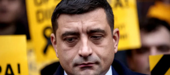 George Simion le cere protestatarilor din Piața Victoriei să manifesteze pașnic și forțelor de ordine să acționeze cu reținere: „Nu trebuie să cădem în capcana provocatorilor”