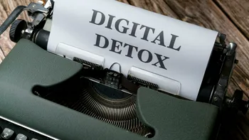 2026, anul revoluției analogice? Tinerii încep să lase ecranele deoparte și redescoperă lucrurile simple