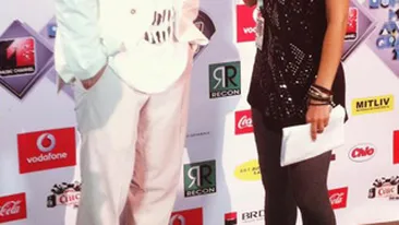 Smiley poate sa-si ia gandul de la Sanziana Negru! Fosta VJ-ita s-a cuplat cu Oliver la Paris!