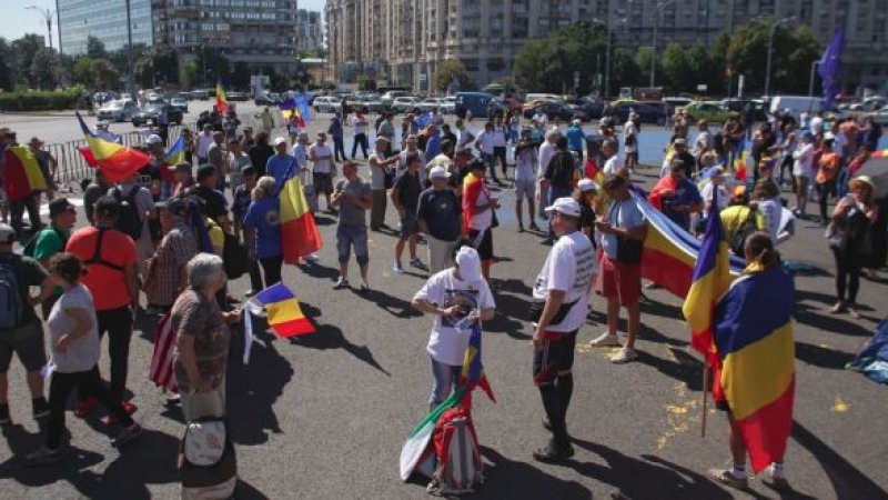Discuție uluitoare între un jandarm și un muncitor din Italia, la mitingul diasporei: ”Dacă mă dă afară, ce fac?” / ”Hai în Italia!”