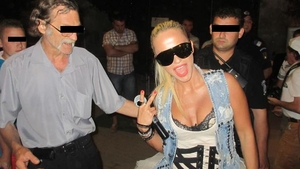 Anda Adam are lipici si la barbati in toata firea! Le doreste multa "pace"