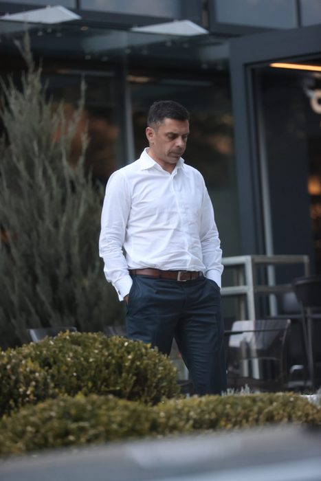 Ministrul Sportului nu se potolește deloc! Se vrea Don Juan original! După consiliera intimă, Eduard Novak a ”atacat” o ospătăriță! Avem IMAGINI WOW