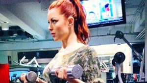 Elena Gheorghe si-a bagat fanii in sperieti: "Esti ca un copil somalez"
