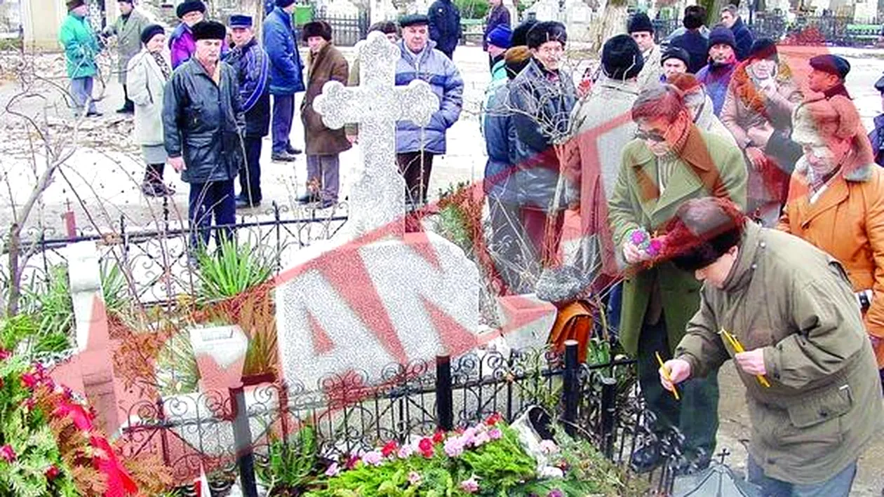 Pelerinaj la mormintele sotilor Ceausescu