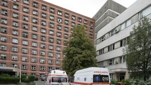 Focar printre cadrele medicale într-un mare spital din România. Peste 50 de angajați s-au infectat cu noul coronavirus