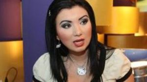 Adriana Bahmuţeanu, făcută praf în această dimineaţă: "SCUIPAŢI AICI! Ţiganca prostituată iar şi-a vărsat fierea"